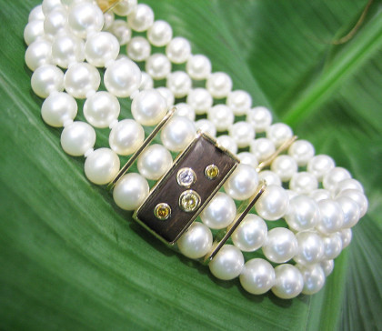 Armbänder - Perlenarmband mit Ebenholz / Gelgold / naturfarbenen Brillanten