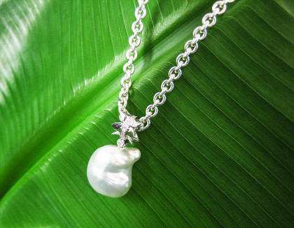 Colliers - Weissgoldanhänger mit Südseeperle an 3-rangigem Rundankercollier in Weissgold