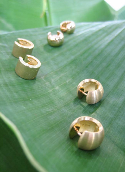 Ohrschmuck - Klappkreolen in Gelbgold. Grosse Auswahl an selbst gefertigten Klappkreolen. Hier finden Sie garantiert Ihr passendes Paar.